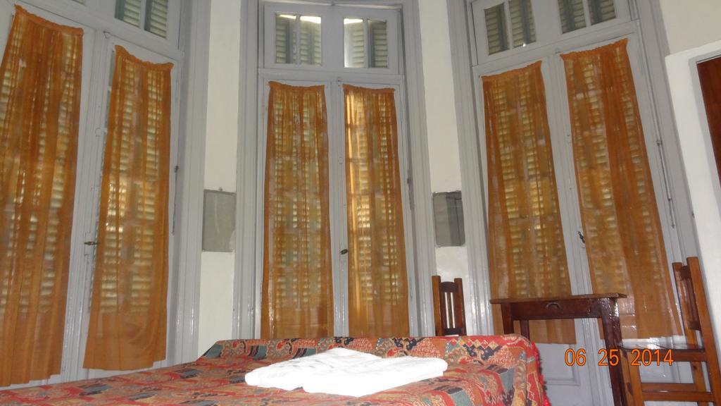 Hotel Bahia بوينس آيرس الغرفة الصورة